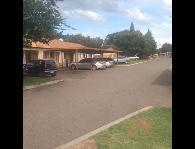 2 BEDROOM SIMPLEX FOR SALE IN ROODEPOORT WEST